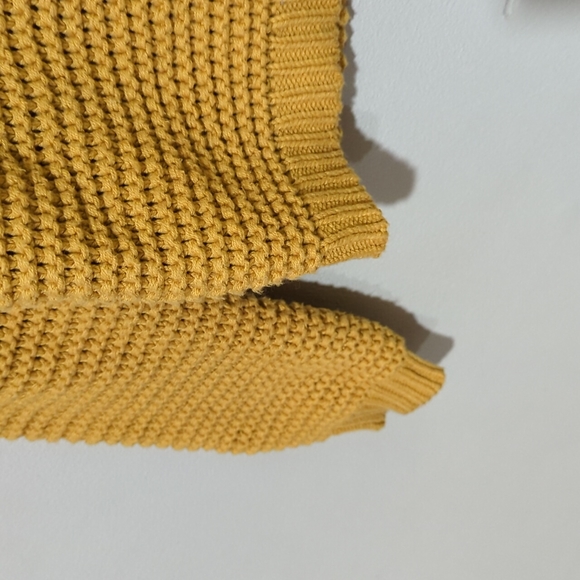 Aero Gold Sweater - Picture 3 of 5